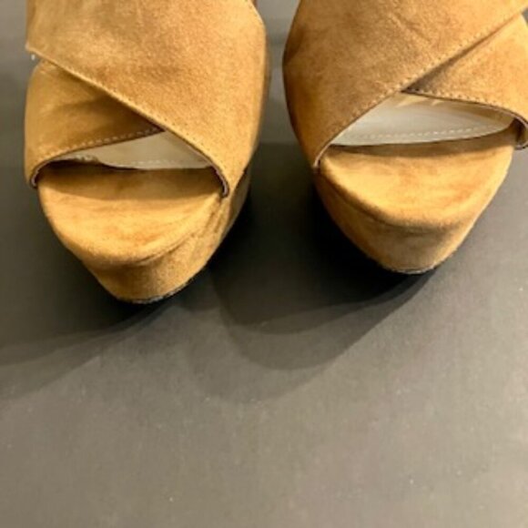 BCBGeneration platform chunky heel camel suede shoe Size 9 - Picture 5 of 7